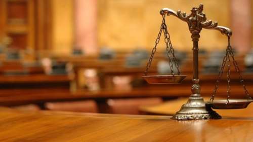 Καταπέλτης η Ένωση Δικαιωμάτων Ανθρώπου για τη διαπόμπευση δικαστή του ΣτΕ