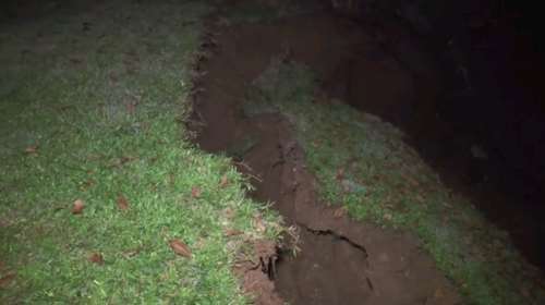 Σοκ στα Ιωάννινα: Ανοιξε η γη κοντά σε κατοικημένη περιοχή