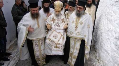 Περιέφεραν σε θρόνο νεκρό παλαιοημερολογίτη Μητροπολίτη