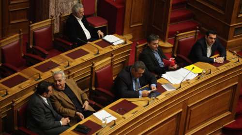 Σκληρό ροκ στη Βουλή μεταξύ κυβέρνησης - αντιπολίτευσης