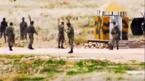 Τούρκοι στρατιωτικοί μιλούν με τζιχαντιστές στα σύνορα