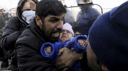 Eνταση και πετροπόλεμος πάλι στην Ειδομένη