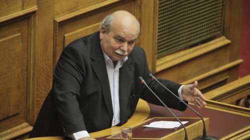 O Βούτσης ζητά αρραγές μέτωπο αλλά πυροβολεί τα κόμματα