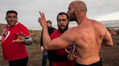 Φασιστοειδή χτύπησαν το γιο του γνωστού φωτογράφου Δημήτρη Μεσσήνη