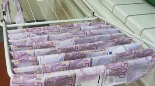 Πάνω από 100.000 ευρώ βρέθηκαν να «κολυμπούν» στον Δούναβη