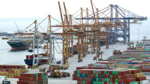 Παρακάμπτουν τον Πειραιά οι πολυεθνικές λόγω Ειδομένης