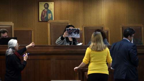 Κλίμα πόλωσης στη δίκη της Χρυσής Αυγής - Βαριά λόγια κι απειλές