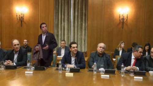 Tα επικά GIF  του μπερδεμένου Τραβόλτα έχουν κατακλύσει το internet