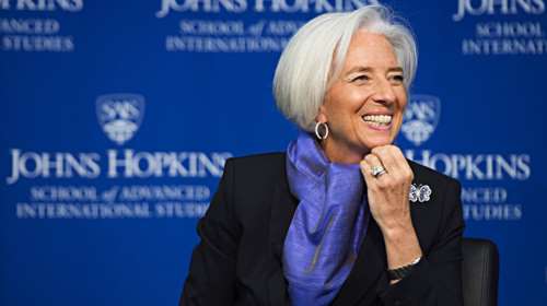 Από τους ύμνους του Ιουλίου στις κατάρες τώρα για το ΔΝΤ