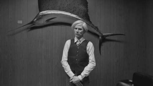 Η καθημερινότητα του Άντι Γουόρχολ σε σπάνιες και ανέκδοτες φωτογραφίες