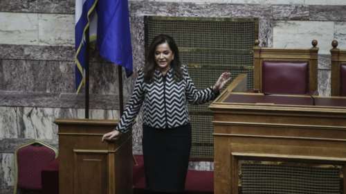 Η Ντόρα Μπακογιάννη είπε την λέξη &quot;οίηση&quot; και το Twitter άνοιξε λεξικά