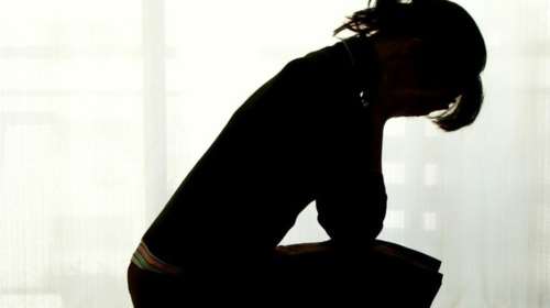 Σοκ:14χρονη πόσταρε γυμνές φωτό 13χρονης στο Facebook