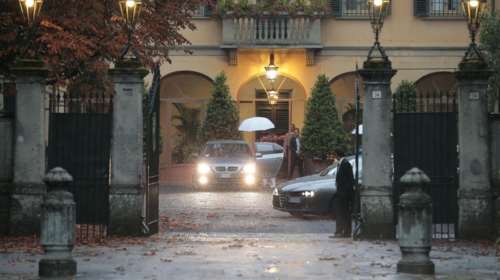 Αυτοπυρπολήθηκε μπροστά σε βίλα του Μπερλουσκόνι