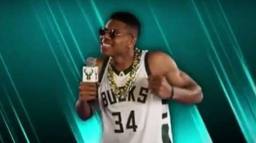 O Αντεντοκούμπο σε μεγάλα κέφια τραγουδάει Τζάστιν Μπίμπερ! [Βίντεο]