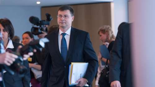 Ξαφνικά η Κομισιόν ανοίγει παράθυρο για νέο Μνημόνιο