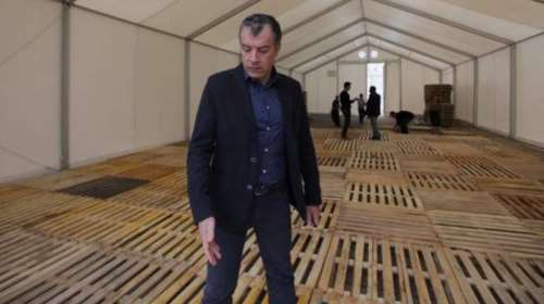 Θεοδωράκης:Τα κενά στρατόπεδα να γίνουν  χώροι φιλοξενίας μεταναστών