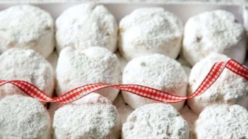 Η κρίση «έφαγε» τους κουραμπιέδες της Ντόρας