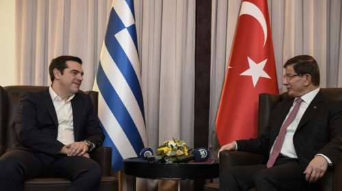 Τσίπρας σε Νταβούτογλου: Ζωτικής σημασίας να μειωθούν οι προσφυγικές ροές