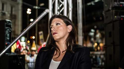 Ζωή για παράλληλο πρόγραμμα: «Κυβέρνηση μαριονέτα - βουλή οπερέτα»