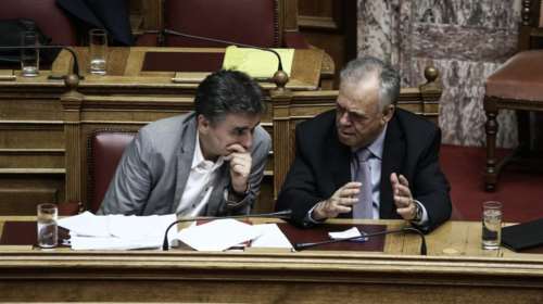 Tα «παράλληλα» ρουσφέτια &amp; οι προσλήψεις από το παράθυρο