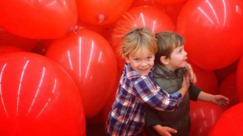 Τα μπαλόνια του Martin Creed είναι εφήμερα αλλά καίνε καρδιές!