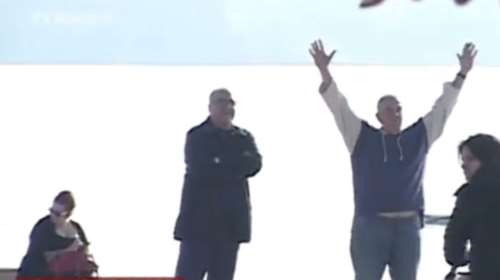 Η βόλτα του Καραμανλή στην παραλία Θεσσαλονίκης με τη Νατάσα και τα παιδιά