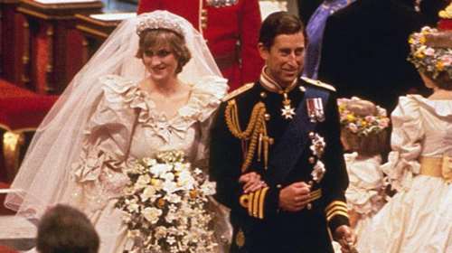 Μόλις πουλήθηκε ένα κομμάτι από την τούρτα γάμου της Νταϊάνα