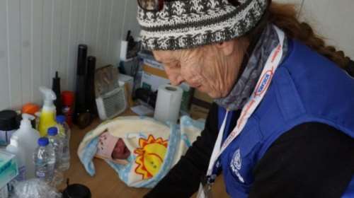 Πρόσφυγας πέντε ημερών έφτασε στη Λέσβο με το φουσκωτό