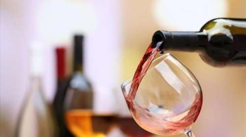 Τι θα ισχύσει από  Πρωτοχρονιά με τον φόρο στο κρασί