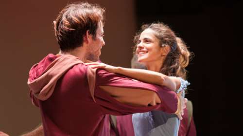 Πόσοι ηθοποιοί χωράνε επάνω σε ένα πιάνο; Μια απίθανη εμπειρία στο θέατρο