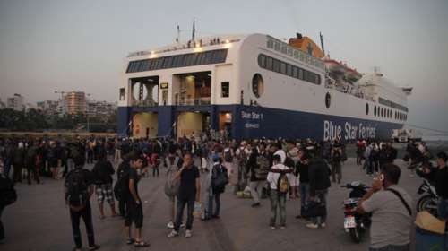 Κι άλλοι 4000 πρόσφυγες αποβιβάστηκαν το πρωί στον Πειραιά