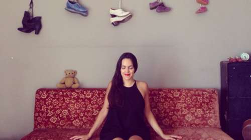 Τα Δανεικά Παπούτσια της Χριστίνας Μαξούρη