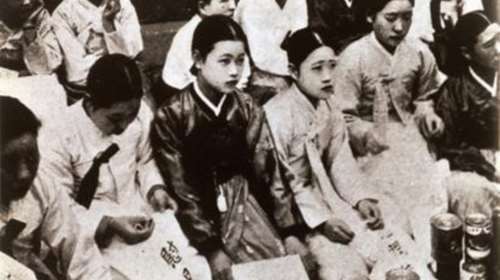 Συγγνώμη &amp; αποζημίωση εκατομμυρίων στις &quot;πόρνες του πολέμου&quot;