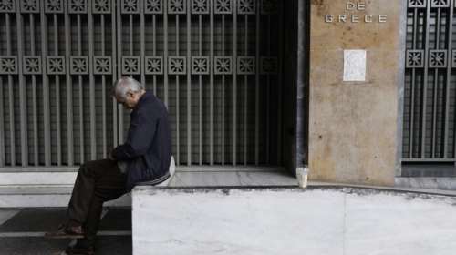 Δημοσκόπηση: Εξαντλημένοι από την κρίση,ανασφαλείς για το μέλλον οι Ελληνες