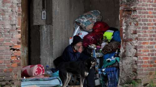 Αστεγοι στο δρόμο με πτυχία και μεταπτυχιακό