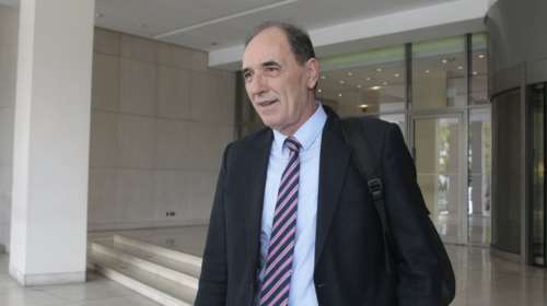 Υπέρ φόρου στις τραπεζικές συναλλαγές ο Σταθάκης