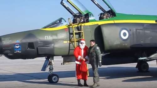 Ο Άγιος Βασίλης έφτασε με... Phantom στη Λάρισα-βίντεο