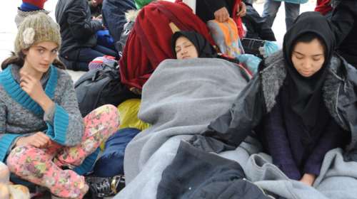 Στο έλεος του ψύχους χιλιάδες πρόσφυγες και μετανάστες