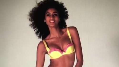 To διάσημο μοντέλο Ιμάν Χαμάμ χορεύει &amp; αναστατώνει [Βίντεο]