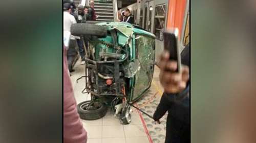 Έριξαν αμάξι στις σκάλες του Μετρό για να... γιορτάσουν το 2016