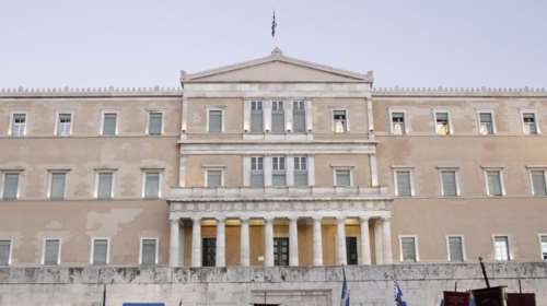 Έρευνα: Απαισιόδοξοι οι Ελληνες για το 2016