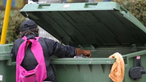 Γκάφα της ασφάλειας Τσίπρα: συνέλαβαν ρακοσυλλέκτη  που θεώρησαν ύποπτο