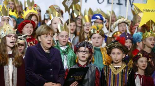 Τα κάλαντα από τα παιδιά στη Μέρκελ