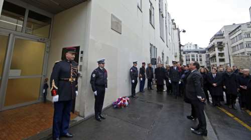 Ορθογραφικό λάθος στην τιμητική επιγραφή για το Charlie Hebdo