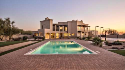 Η Σάρα Πέιλιν πουλάει το «παλάτι» της στην Αριζόνα