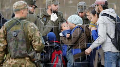 Politico: Οι λόγοι που δεν λύνεται η προσφυγική κρίση