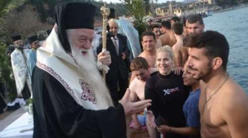 Ο Αμβρόσιος ξαναχτυπά: Παριστάνω τον τρελό, δεν είμαι