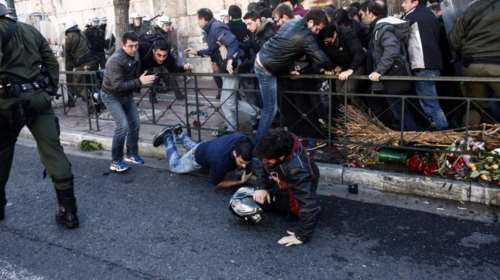 Αγριο ξύλο και χημικά από τα ΜΑΤ κατά συνταξιούχων