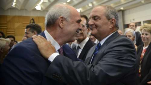Όταν η «Αυγή» εξυμνεί Καραμανλή και Μεϊμαράκη