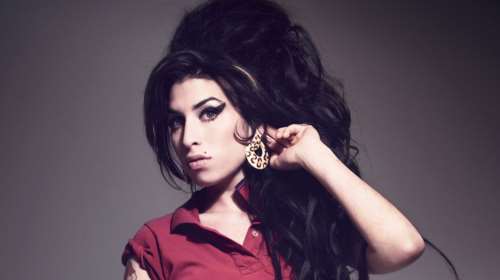 Νέες αποκαλύψεις για την Αmy Winehouse από τη μητέρα της